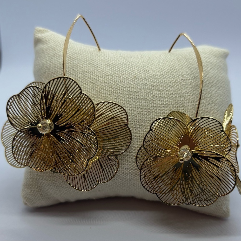 Gold Floral Wire Drop Earrings – Lightweight Statement Dangle Earrings – New